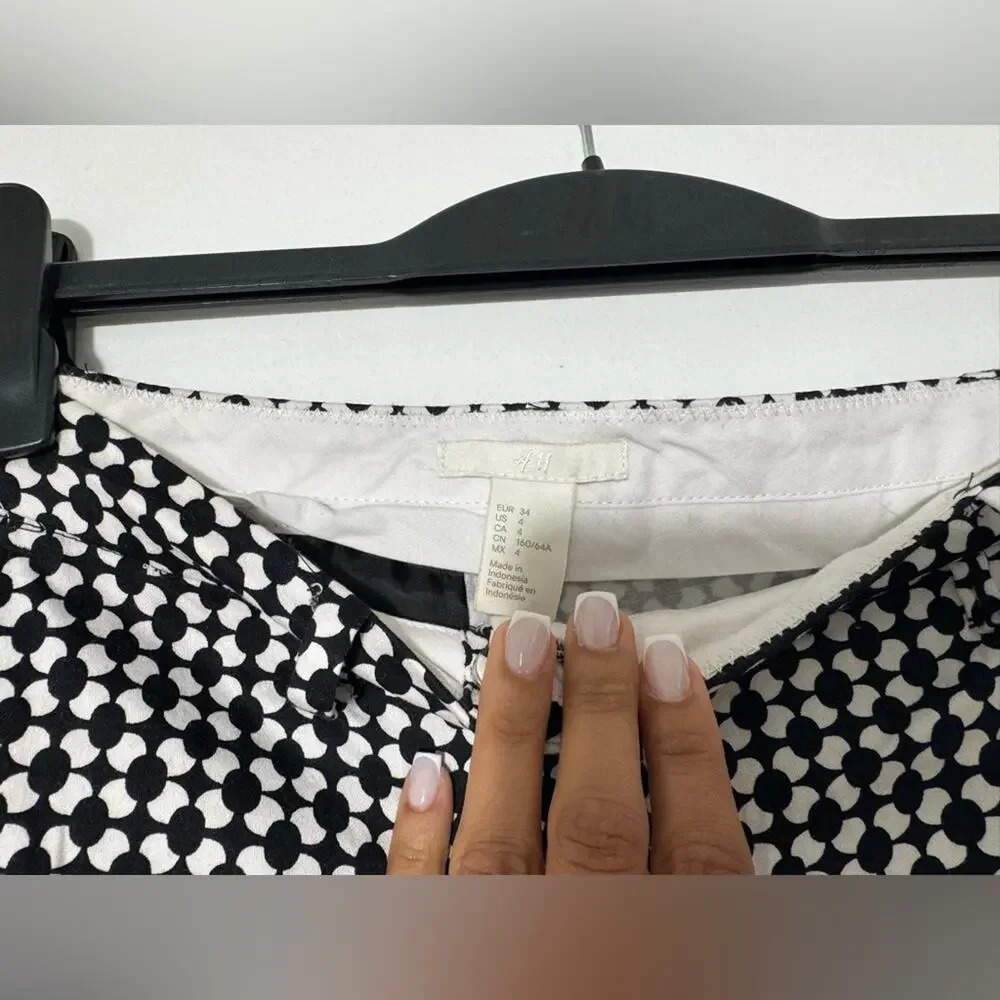 H&M Geometric Pattern Women Pants Sz 4- black and white - Picture 3 of 10